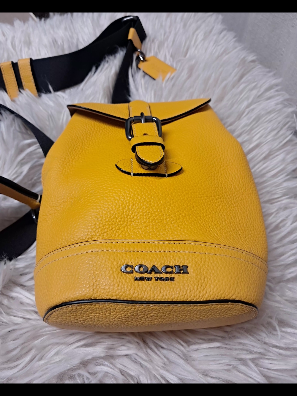 Coach Hudson Small Pack in Canary Yellow Pebble Leather NWT - Picture 4 of 14